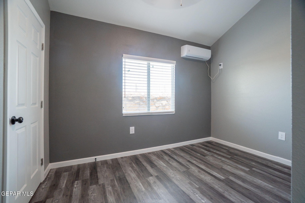 8335 Roseway Drive - Photo 11