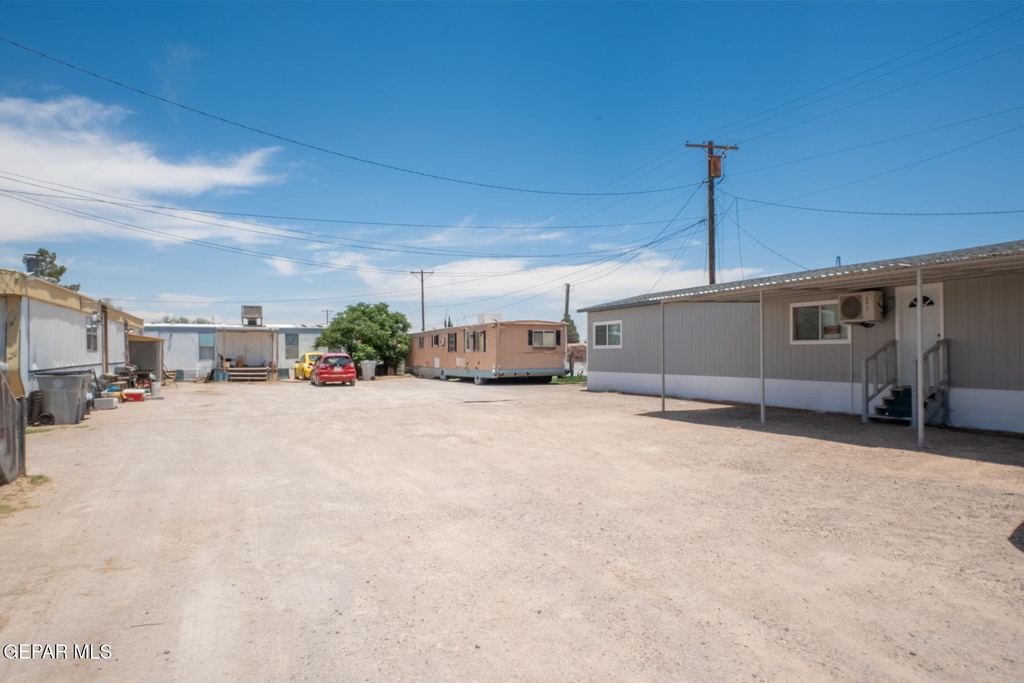 8335 Roseway Drive - Photo 15