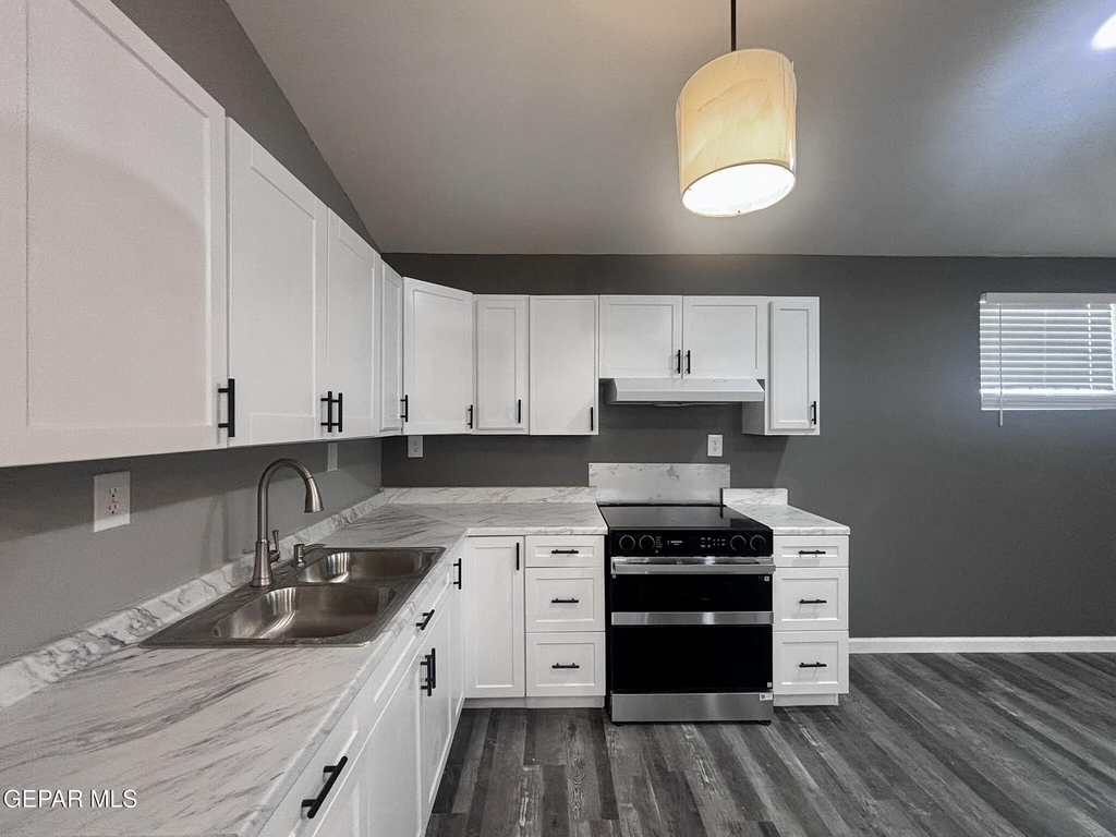 8335 Roseway Drive - Photo 2