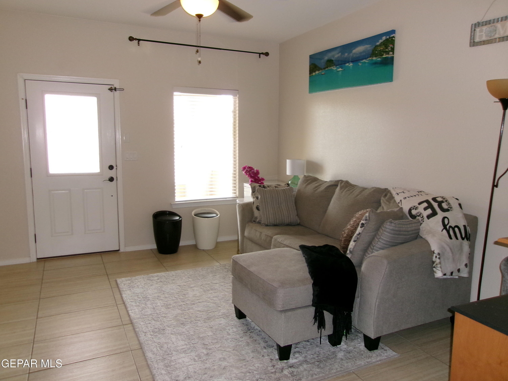 824 Caterick Street - Photo 3