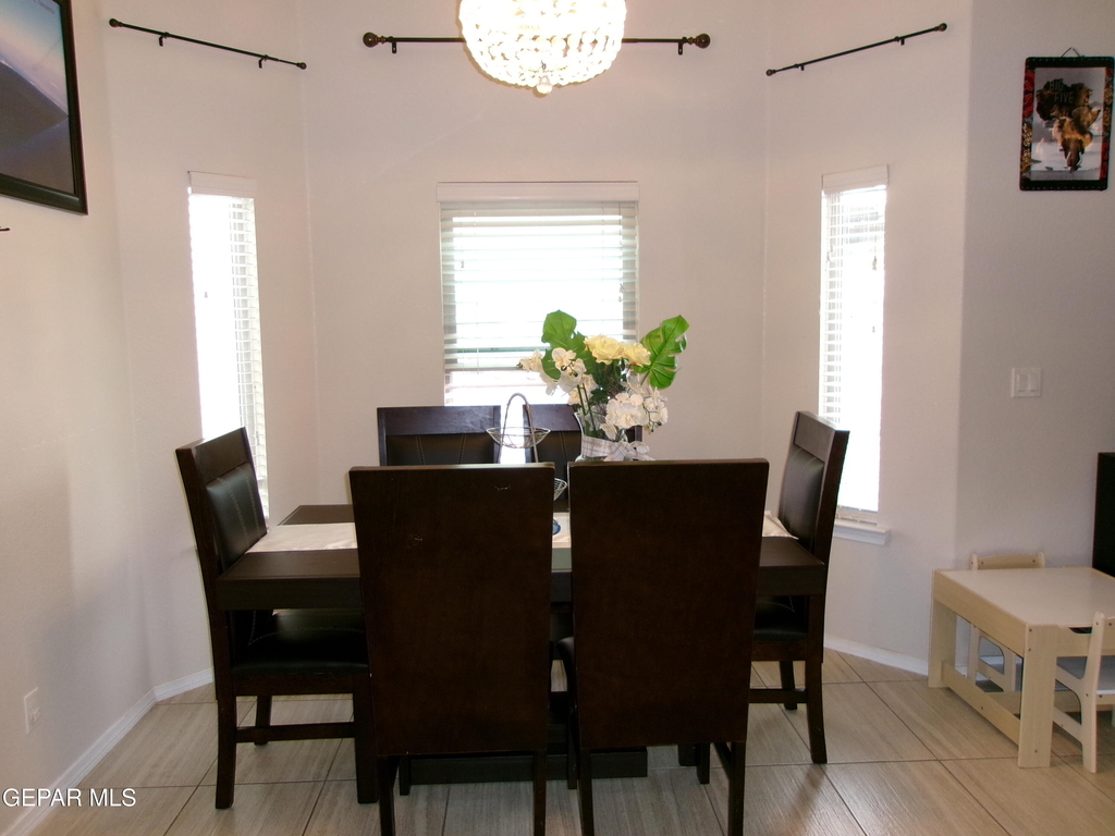 824 Caterick Street - Photo 7