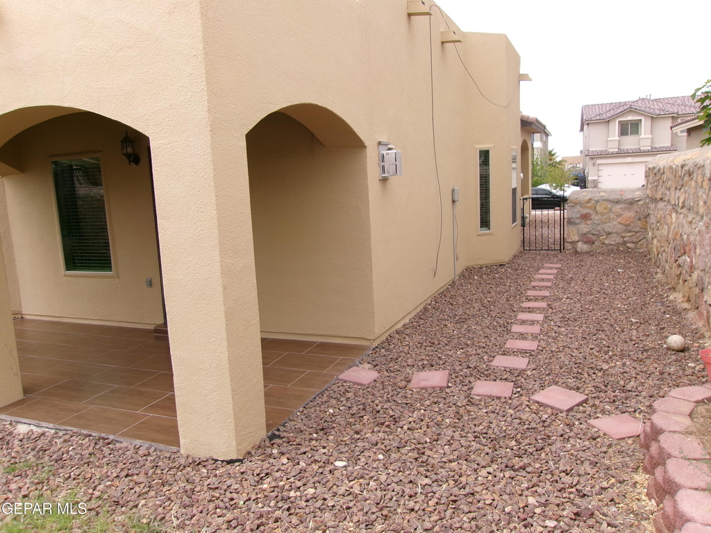 824 Caterick Street - Photo 28