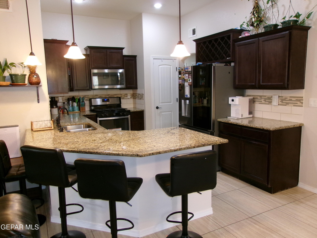 824 Caterick Street - Photo 10