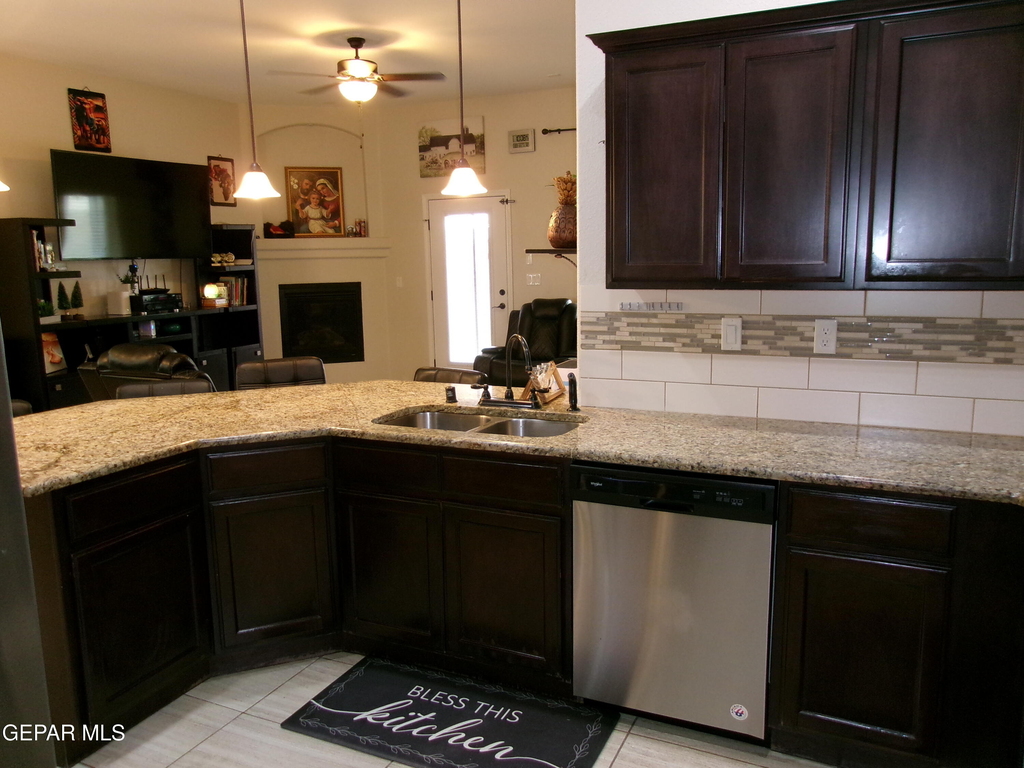 824 Caterick Street - Photo 13