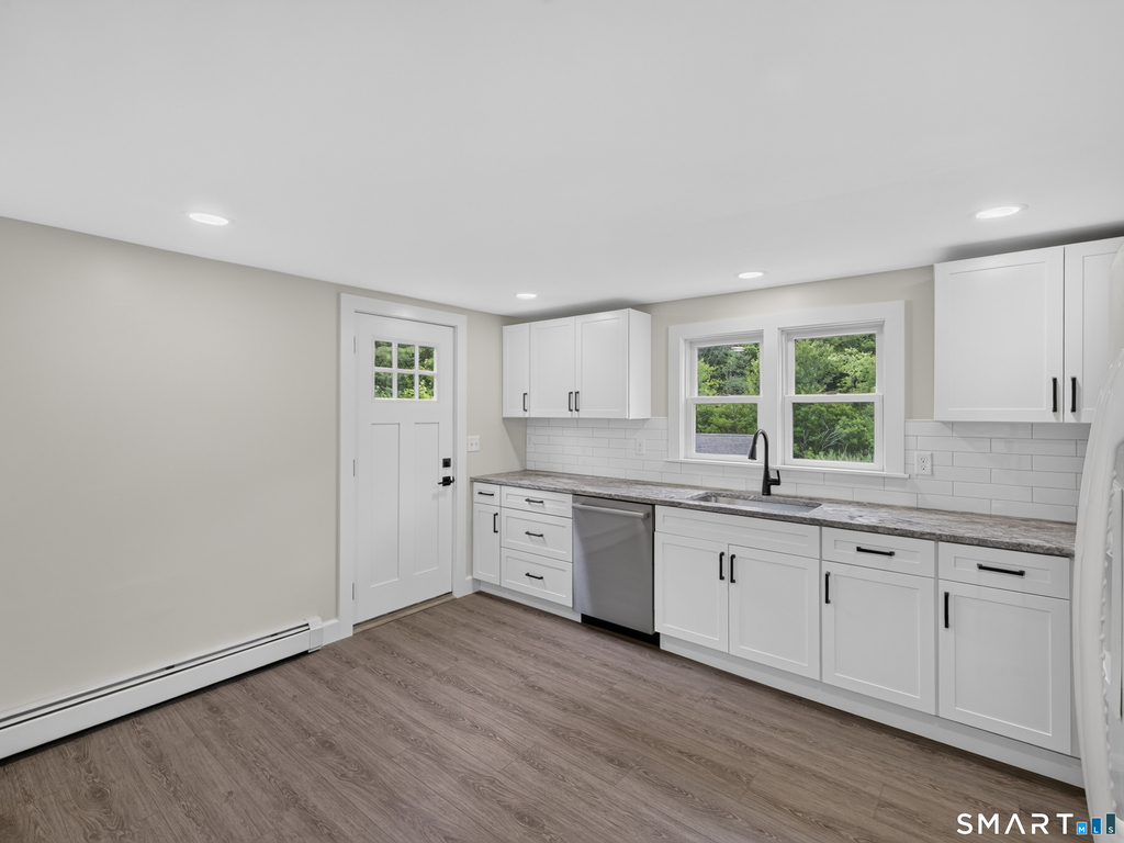 1039 North Road - Photo 7