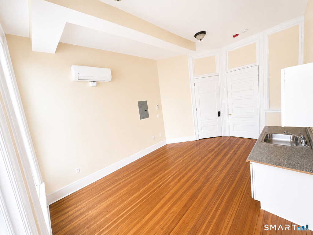 105 Bank Street - Photo 3