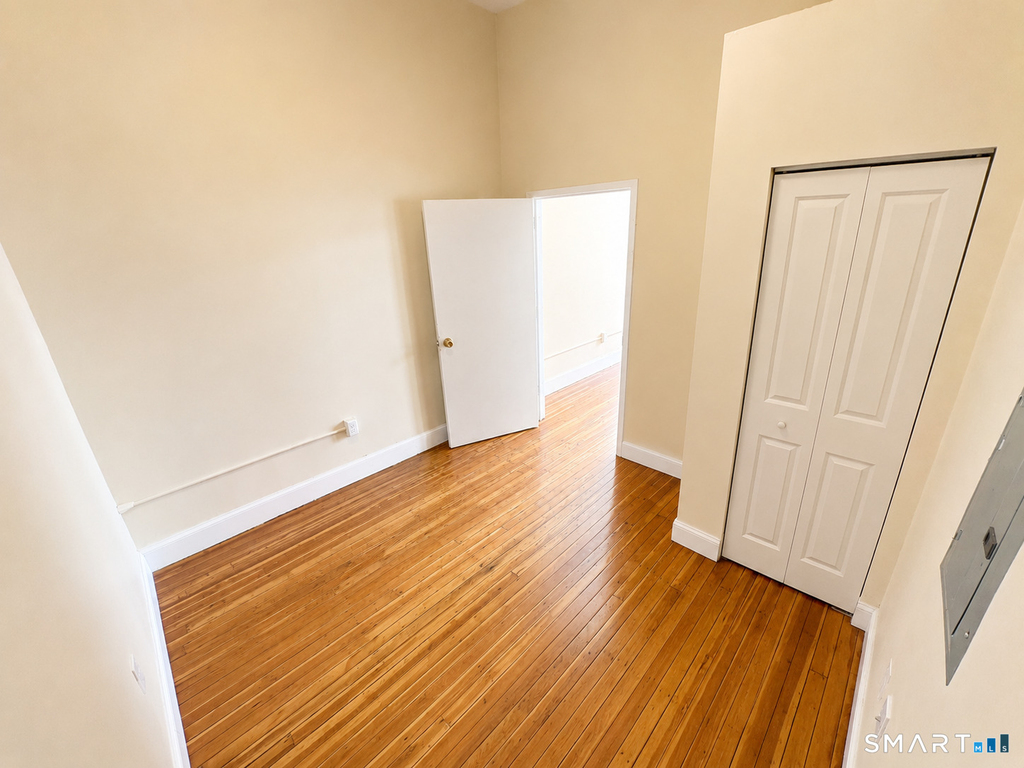 105 Bank Street - Photo 2