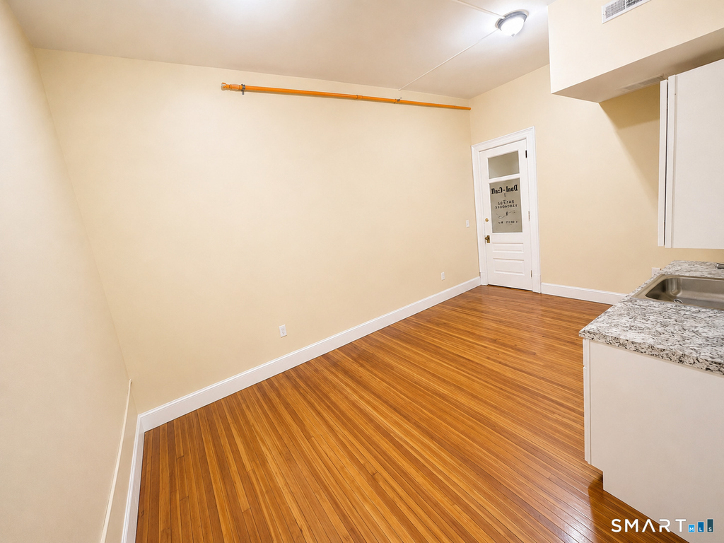 105 Bank Street - Photo 6