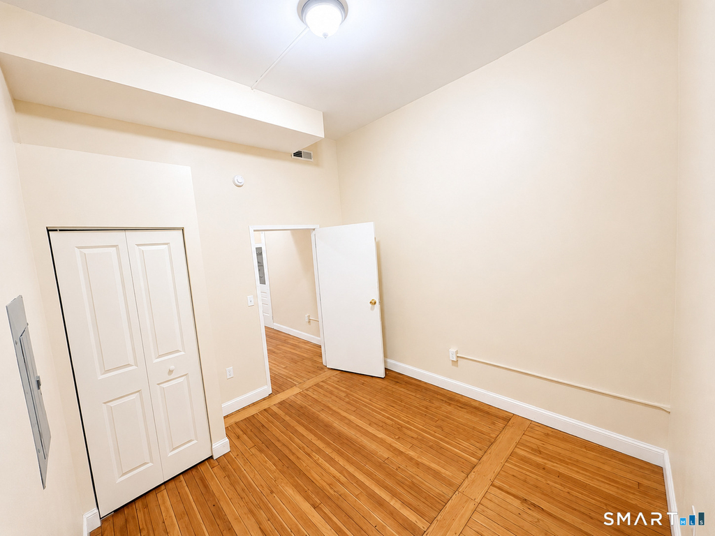 105 Bank Street - Photo 1