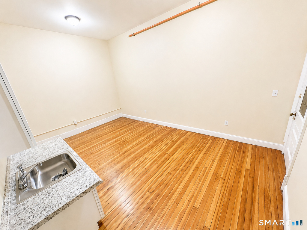 105 Bank Street - Photo 3