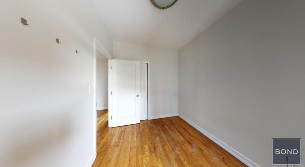 240 Waverly Place - Photo 6