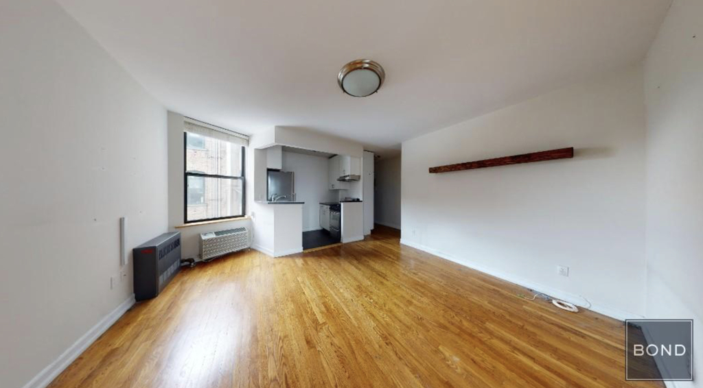 240 Waverly Place - Photo 0
