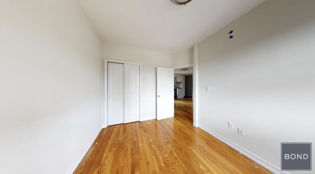 240 Waverly Place - Photo 4