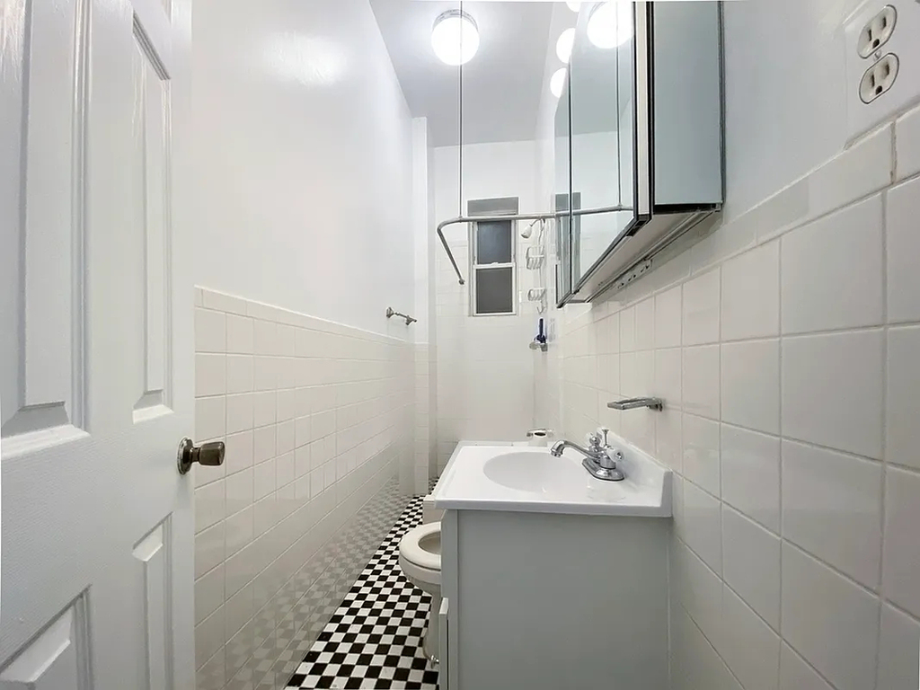 3rd Avenue - Photo 2
