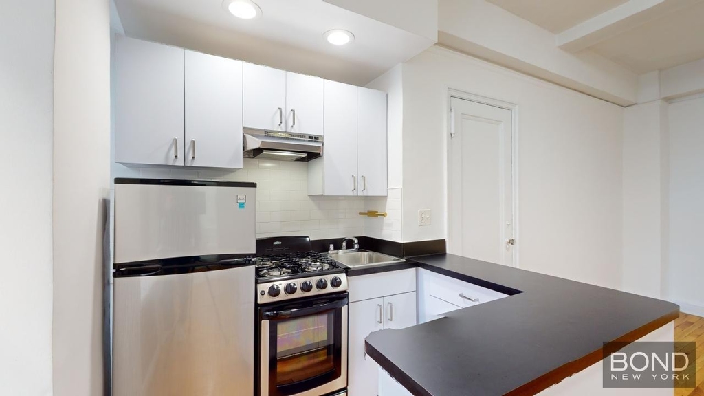 140 East 46th Street  - Photo 3