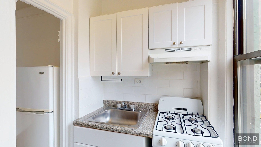 401 East 58th Street - Photo 1