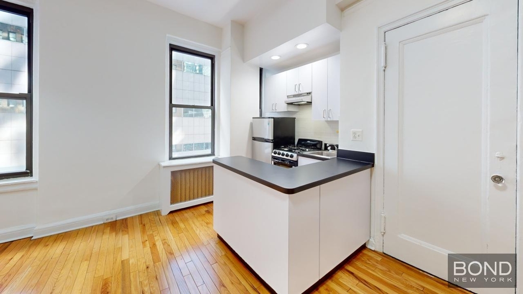 140 East 46th Street  - Photo 2