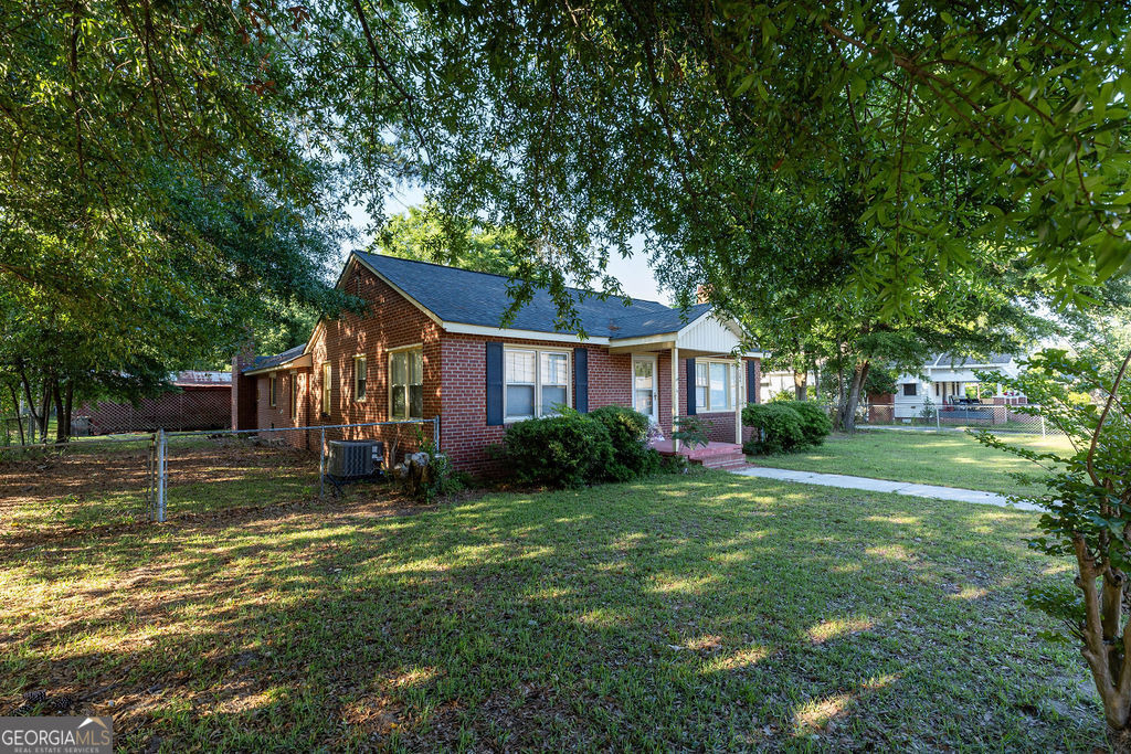204 E 4th Street - Photo 5