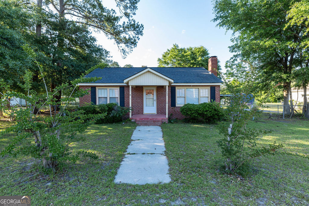 204 E 4th Street - Photo 1