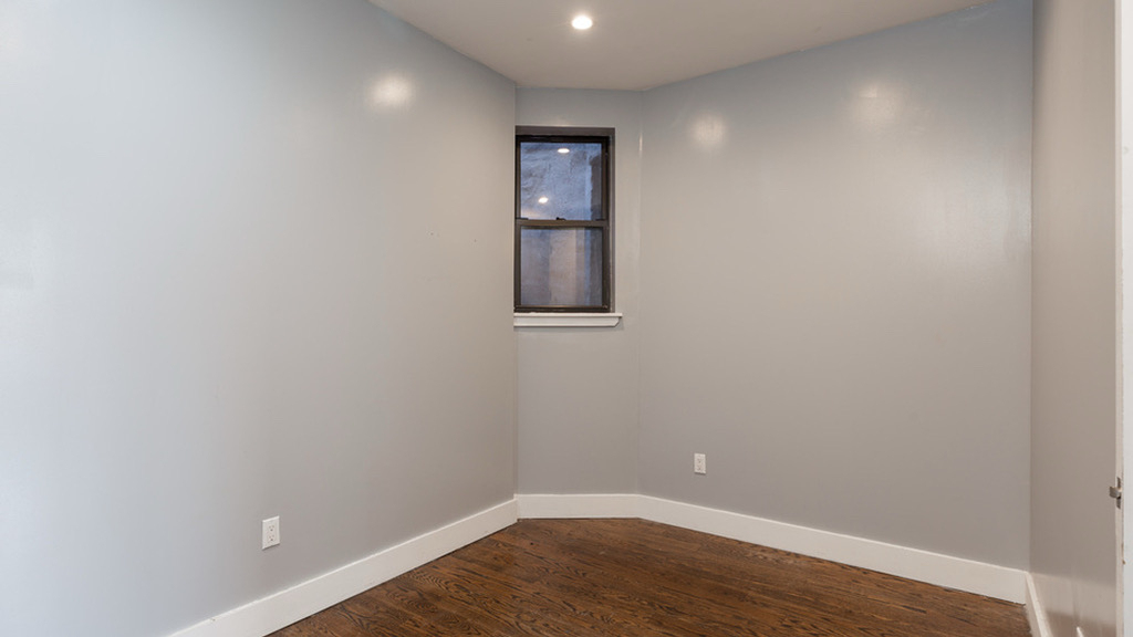 615 Gates Avenue - Photo 4