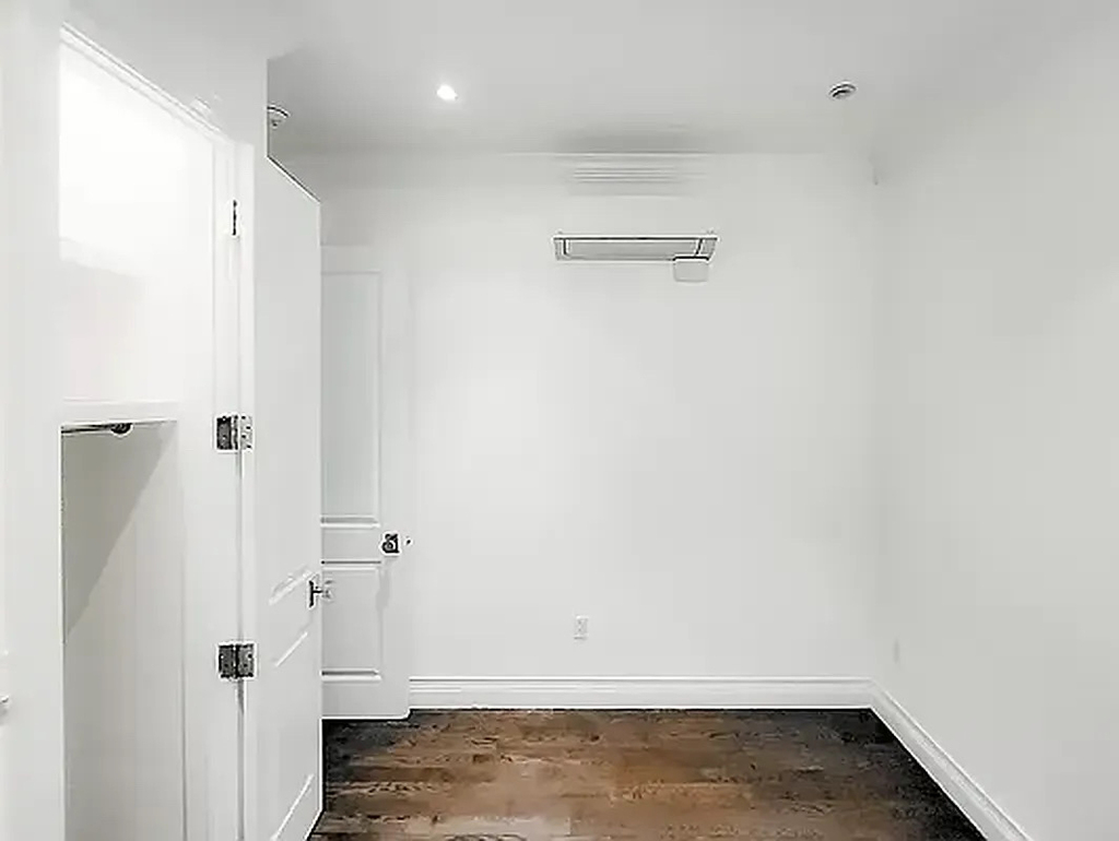 350 3rd Avenue - Photo 8