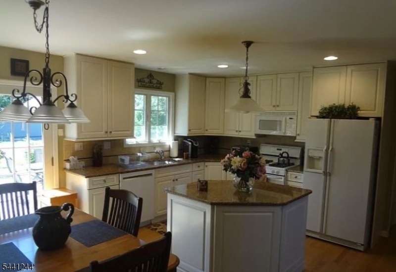 246 Fresh Ponds Rd - Photo 24