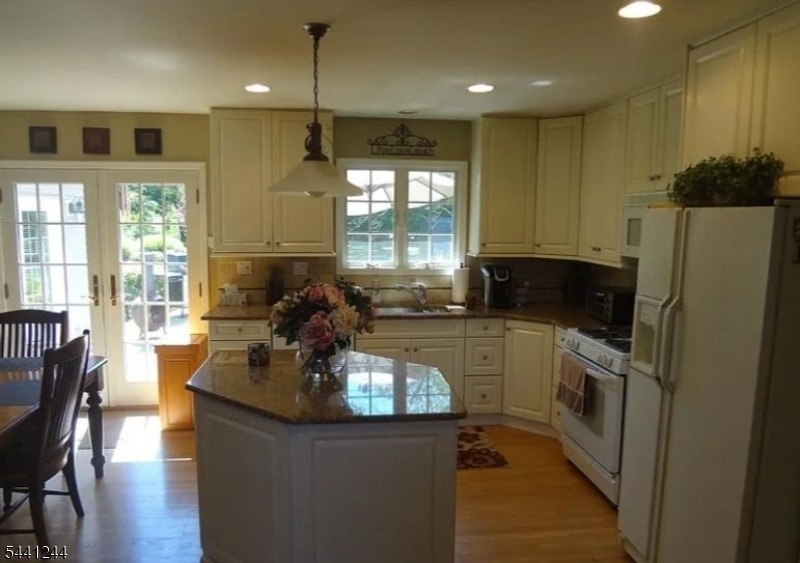 246 Fresh Ponds Rd - Photo 23