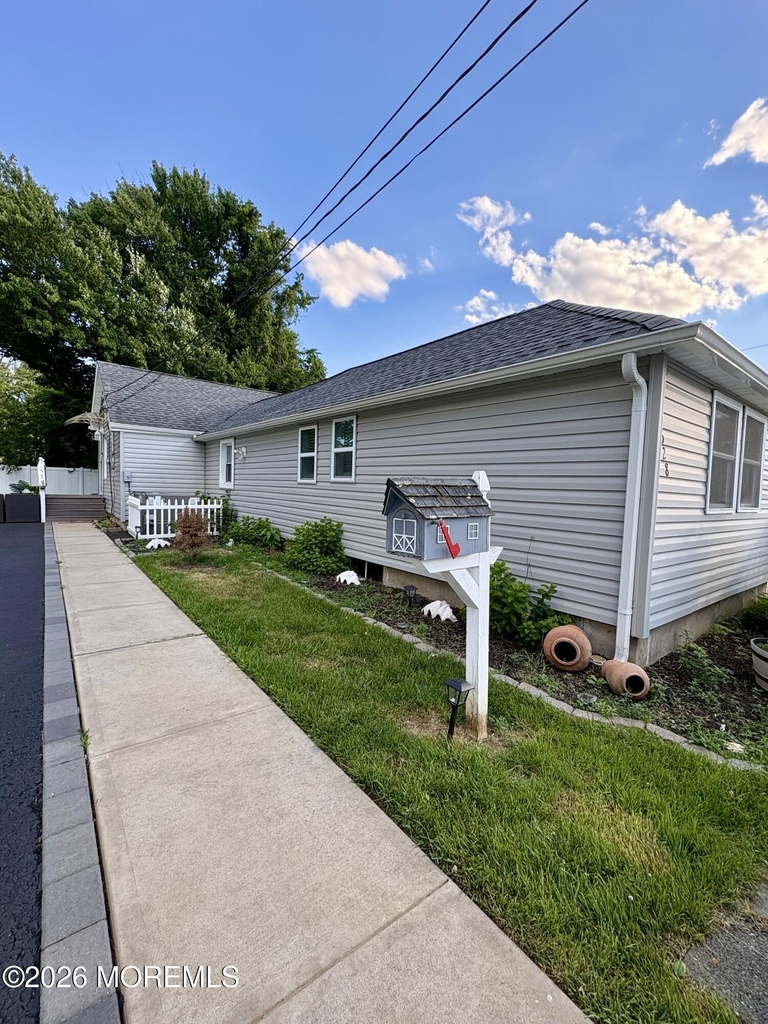 628 Columbia Avenue - Photo 0