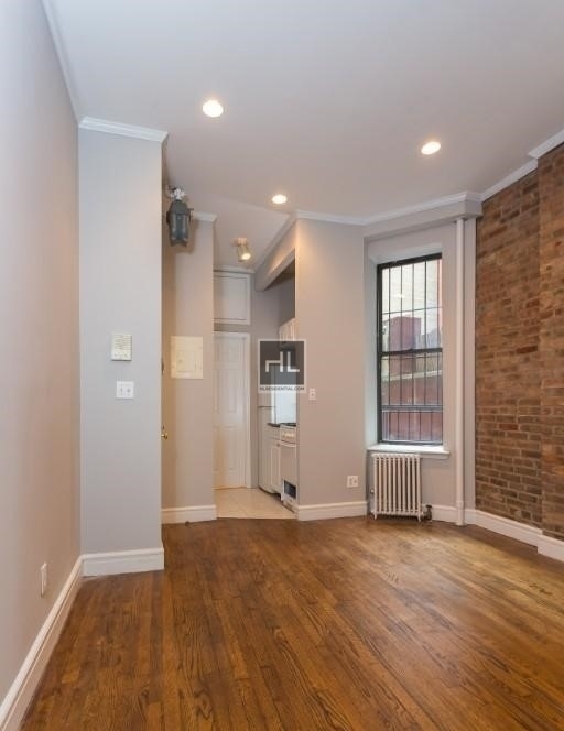 Mott Street - Photo 1