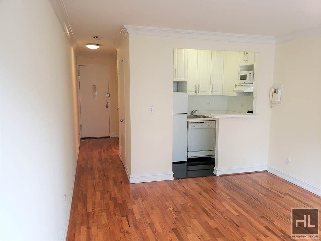 York Avenue - Photo 1