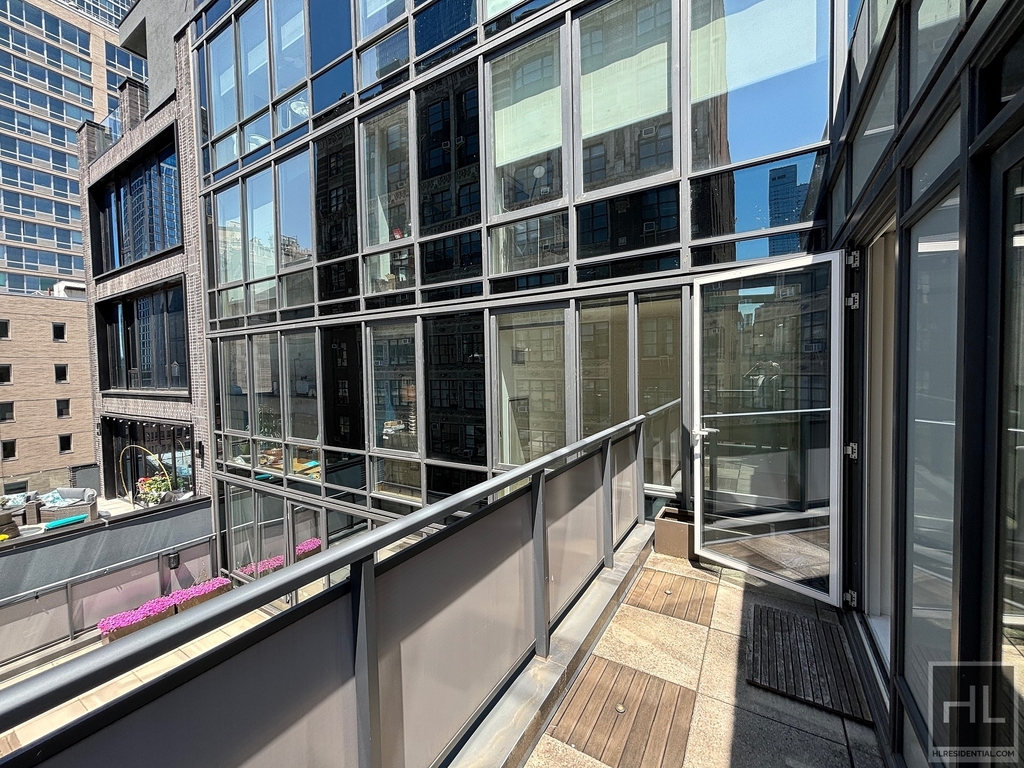 West 37th Street - Photo 6