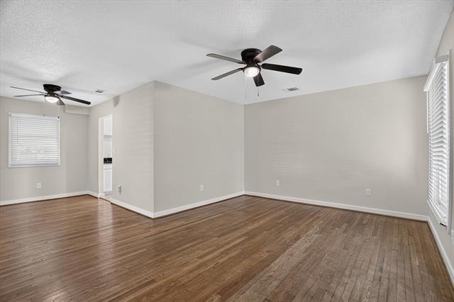 5016 Marks Place - Photo 4