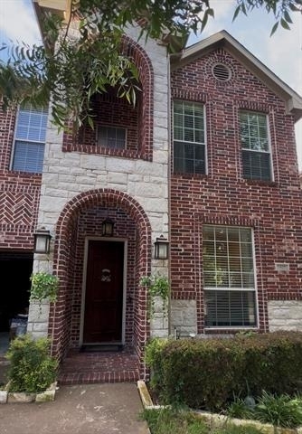 1625 Roma Lane - Photo 0