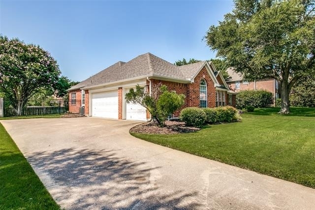 1270 Lakeway Drive - Photo 2