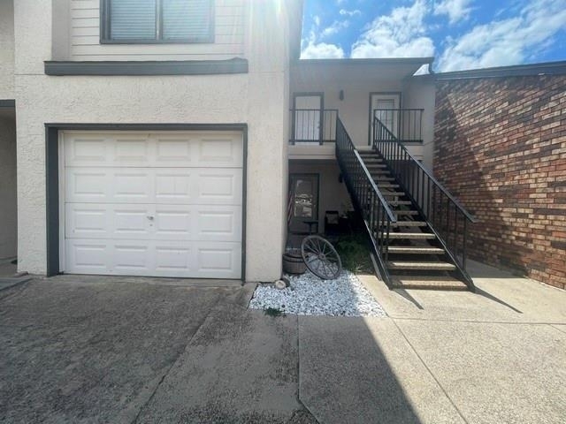 835 W Harwood Road - Photo 1