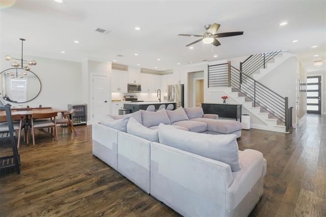 1975 Angelina Drive - Photo 3