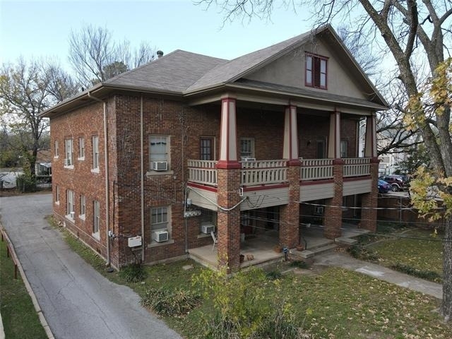 919 N Austin Street - Photo 0