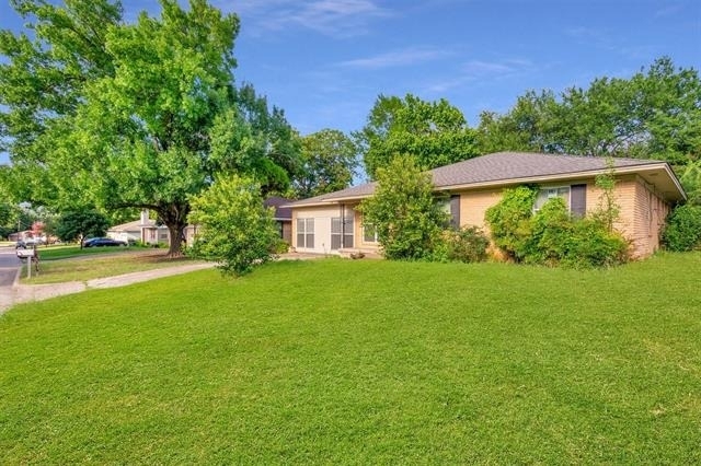 406 N Bonham Drive - Photo 3