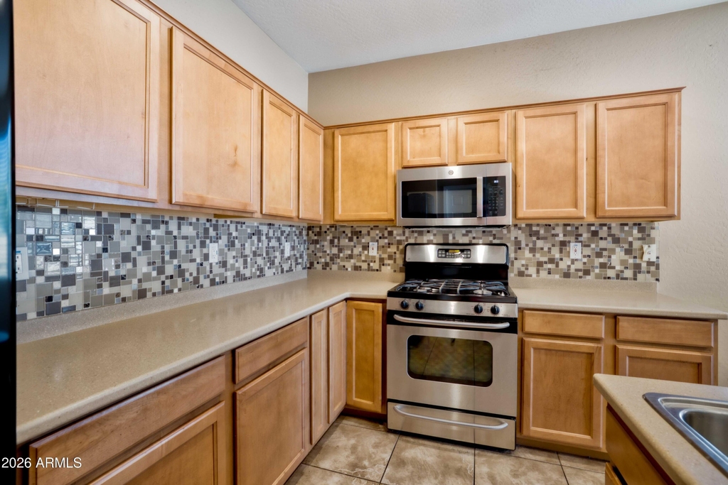 15273 W Roanoke Avenue - Photo 8