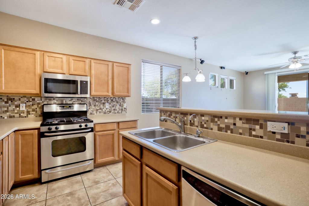 15273 W Roanoke Avenue - Photo 9