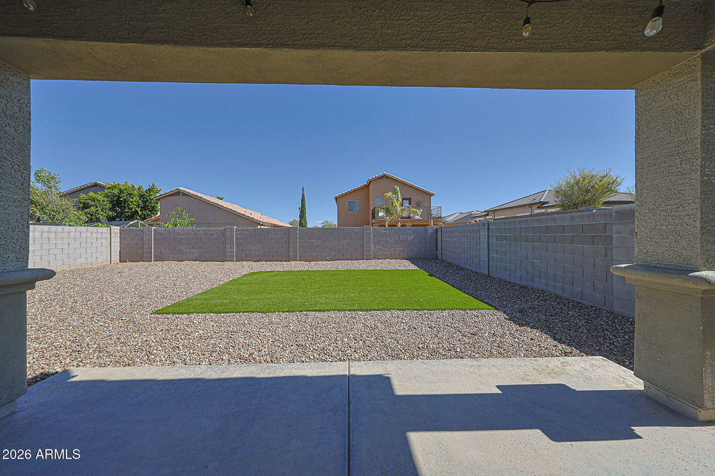 15269 W Pierce Street - Photo 29