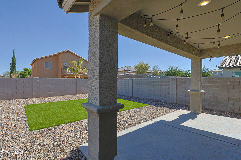 15269 W Pierce Street - Photo 28