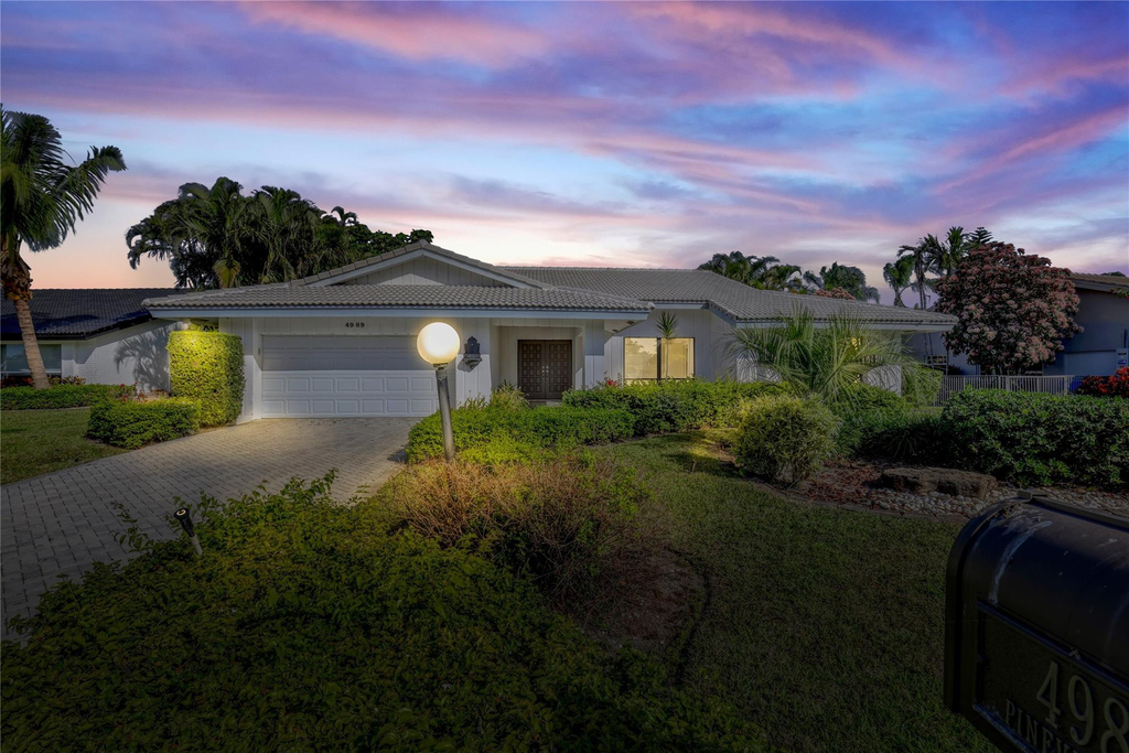 4989 Pineview Circle - Photo 0