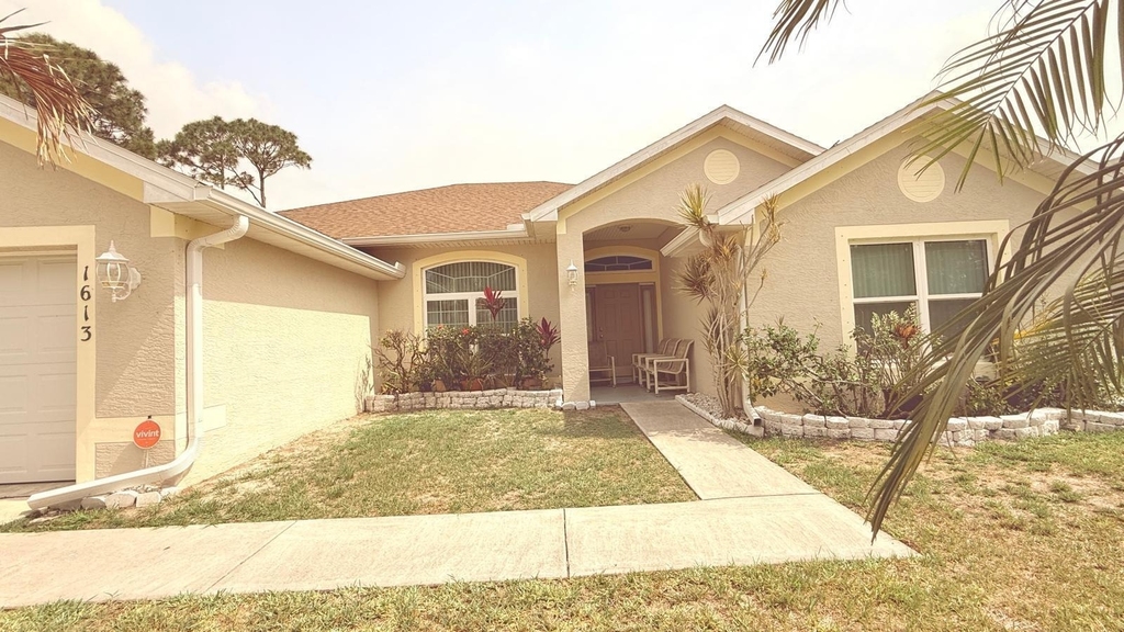 1613 Sw Whipple Avenue - Photo 1