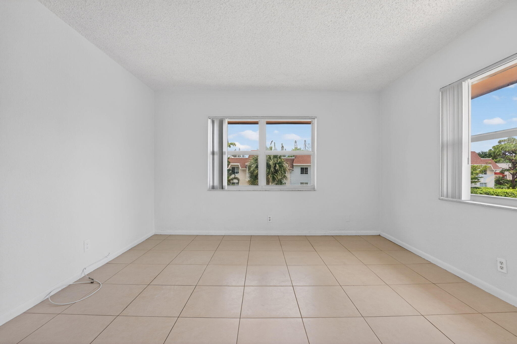 760 Se 2nd Avenue - Photo 15