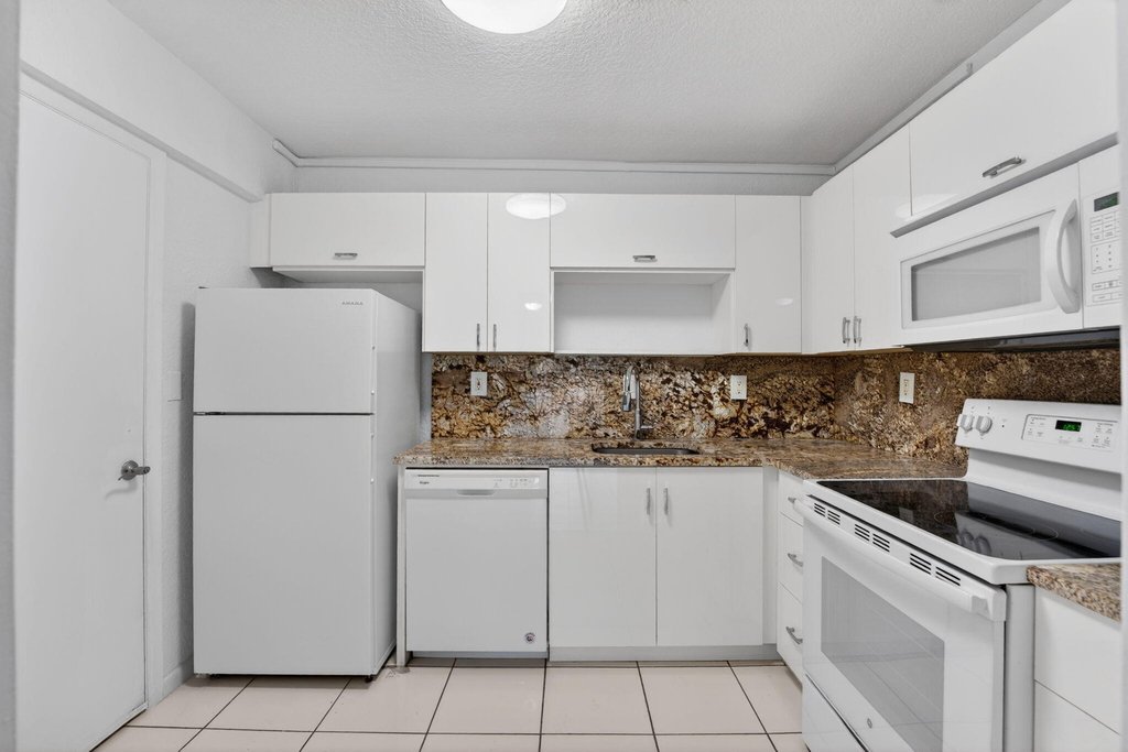 760 Se 2nd Avenue - Photo 9