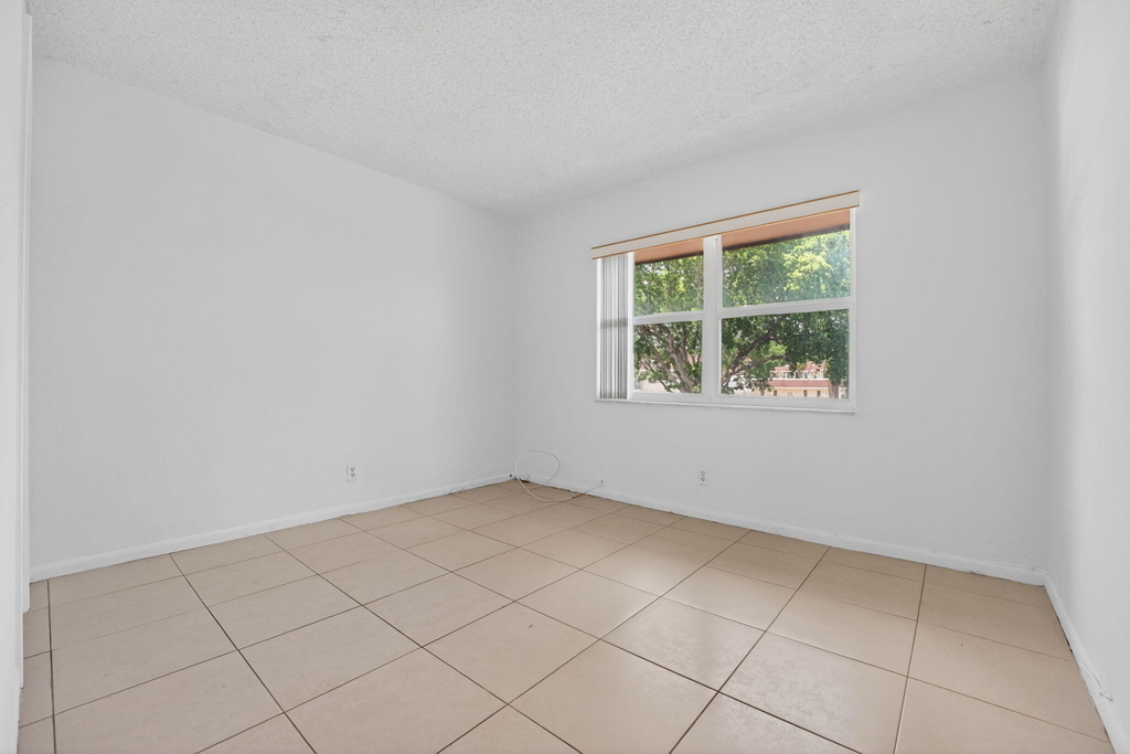 760 Se 2nd Avenue - Photo 20