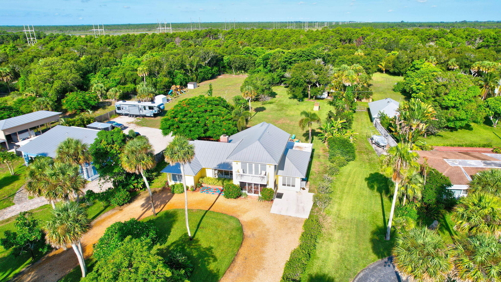 7501 S Indian River Drive - Photo 1