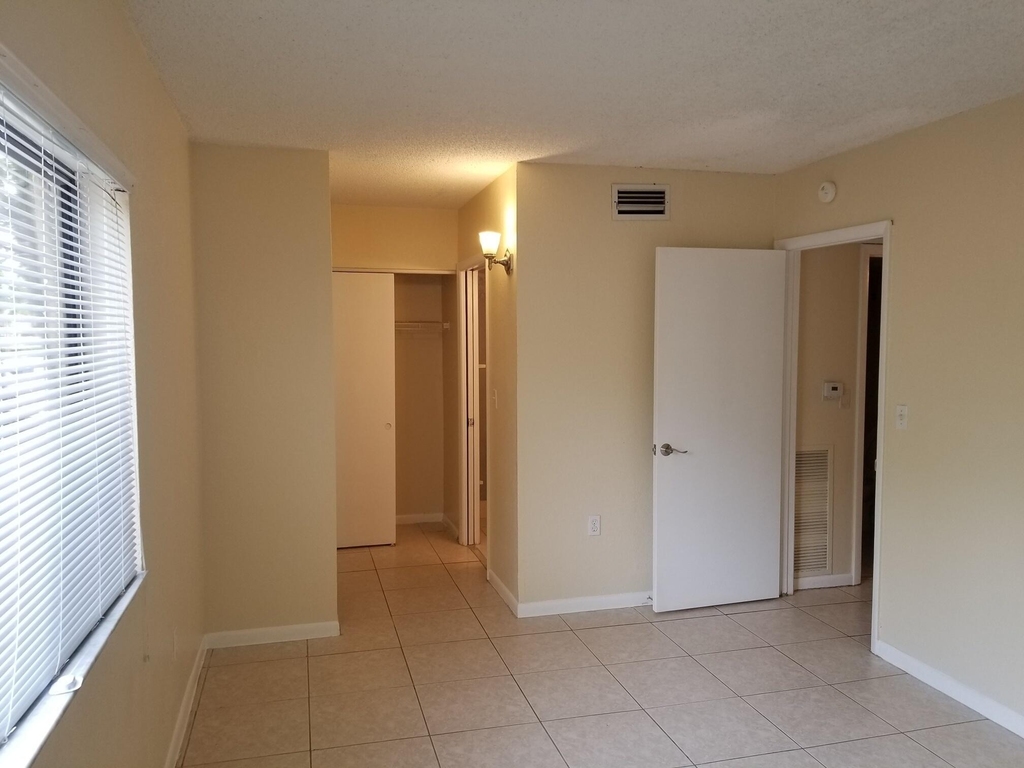 6023 10th Avenue N - Photo 8