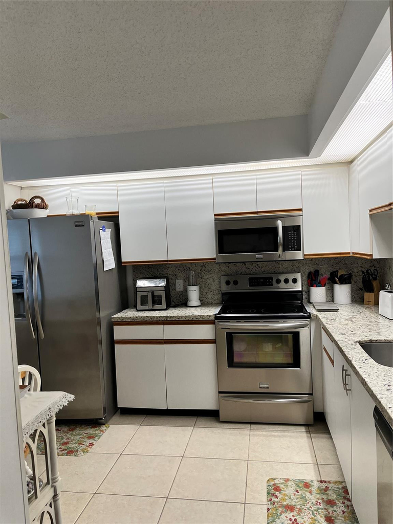 12950 Sw 13th Street - Photo 2